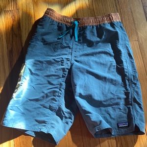 New and unused Patagonia Boys Baggies Boardshorts in Plume Grey